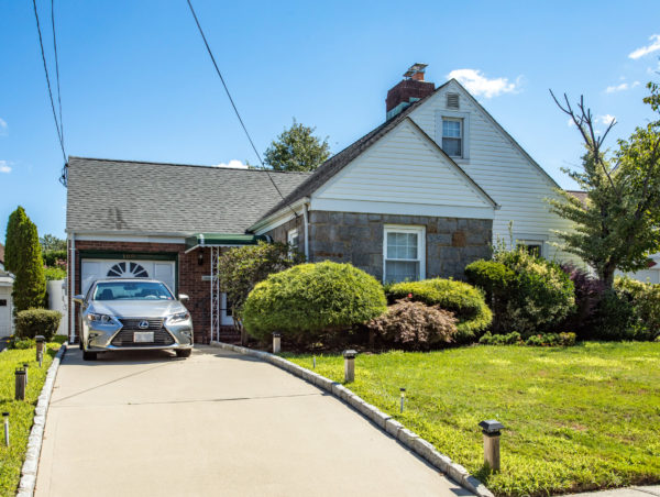 outside of 2 bedroom home for sale at maltz auctions