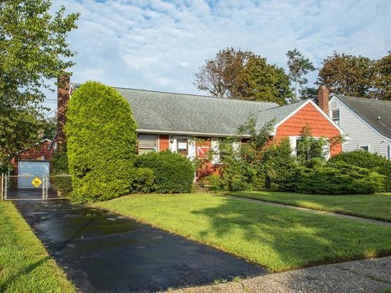 outside of 4 bedroom home for sale at maltz auctions