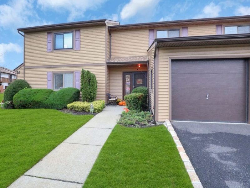 outside of 3 bedroom home for sale at maltz auctions