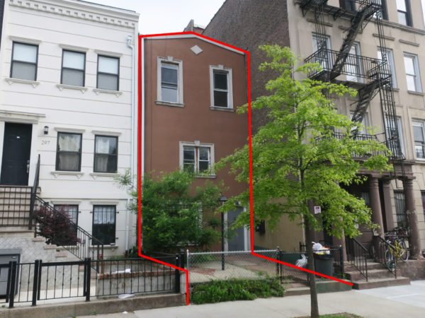 apartment building up for sale at Maltz Auctions