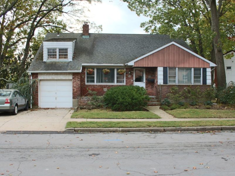 outside of 5 bedroom home with office for sale at maltz auctions in new york city
