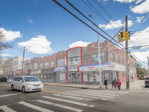 outside of 1,600 square foot building for sale at maltz auctions