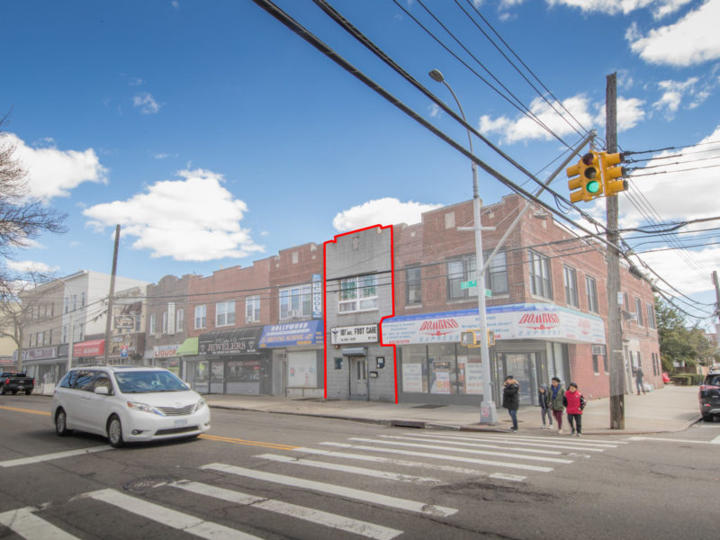 outside of 1,600 square foot building for sale at maltz auctions