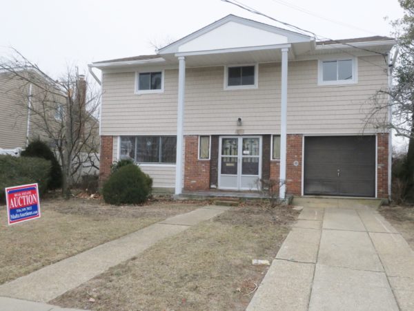 outside of 4 bedroom home for sale by auction in new york city