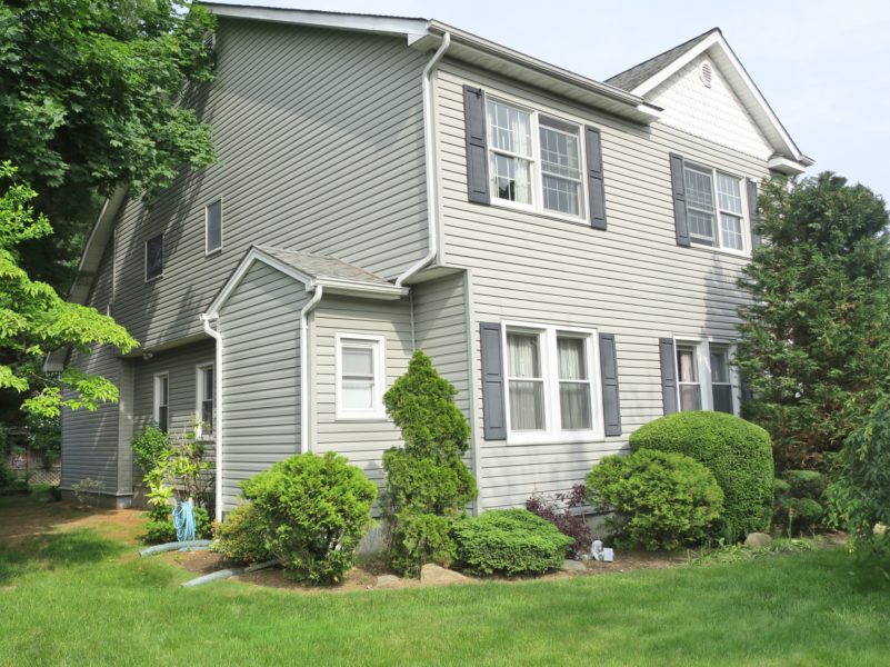 outside of 4 bedroom private house for sale by maltz auctions