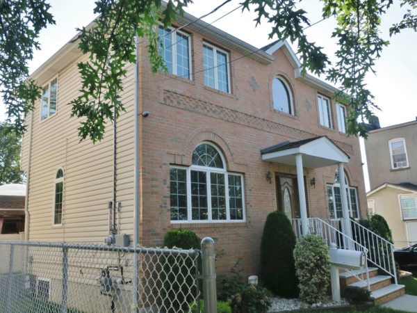 outside of 3 bedroom home built in 2007 for sale by maltz auctions in new york