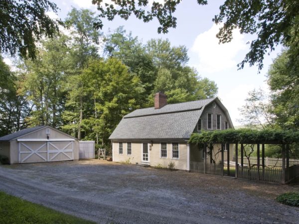 front of 1,700 square foot home up for sale at Maltz Auctions