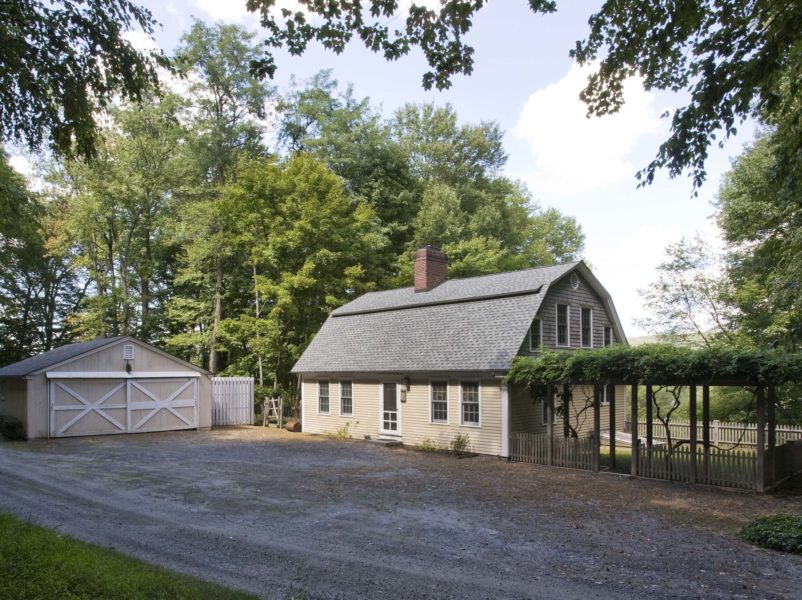 front of 1,700 square foot home up for sale at Maltz Auctions