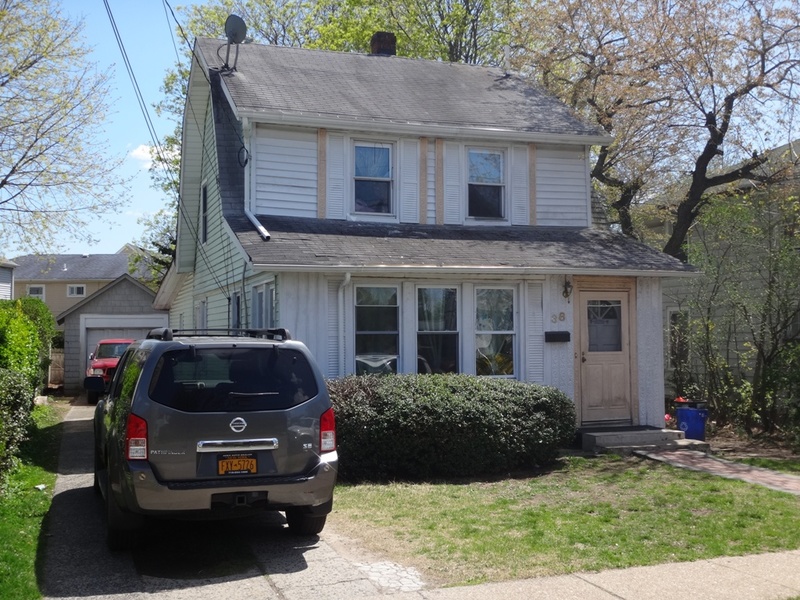 exterior of home for sale at maltz auctions in new york