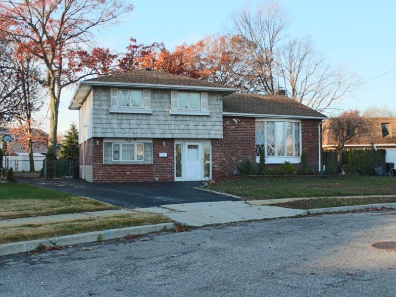 front of private home for sale at maltz auctions in new york city