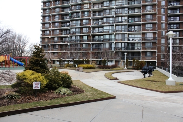 exterior of studio condo for sale at maltz auctions in new york city