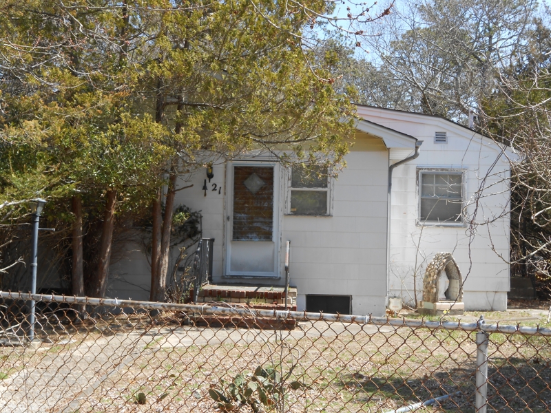 exterior of 3 bedroom home for sale at maltz auctions in new york