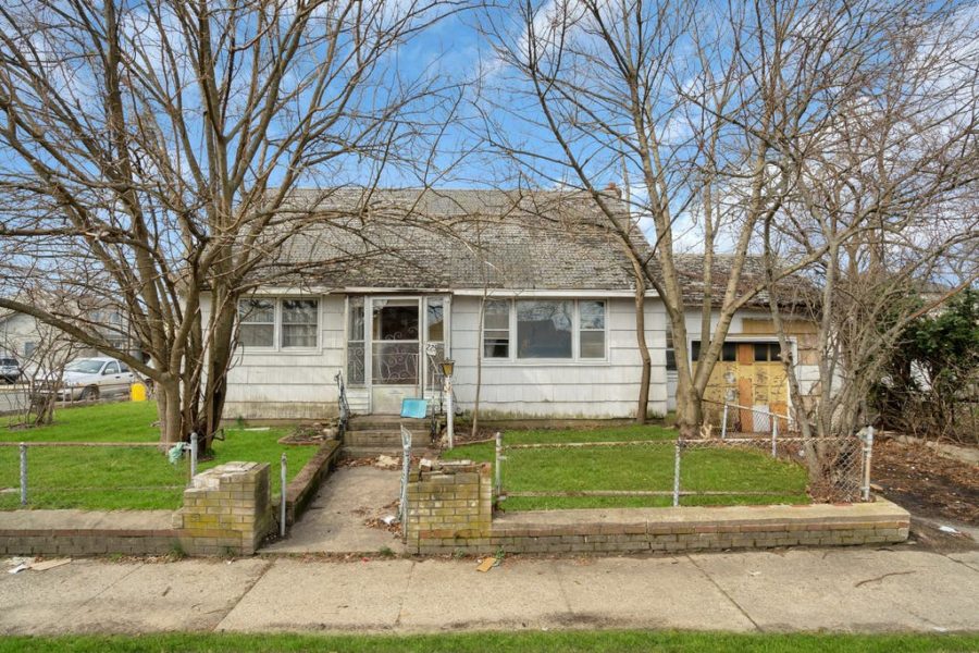 exterior of home for sale at maltz auctions in new york