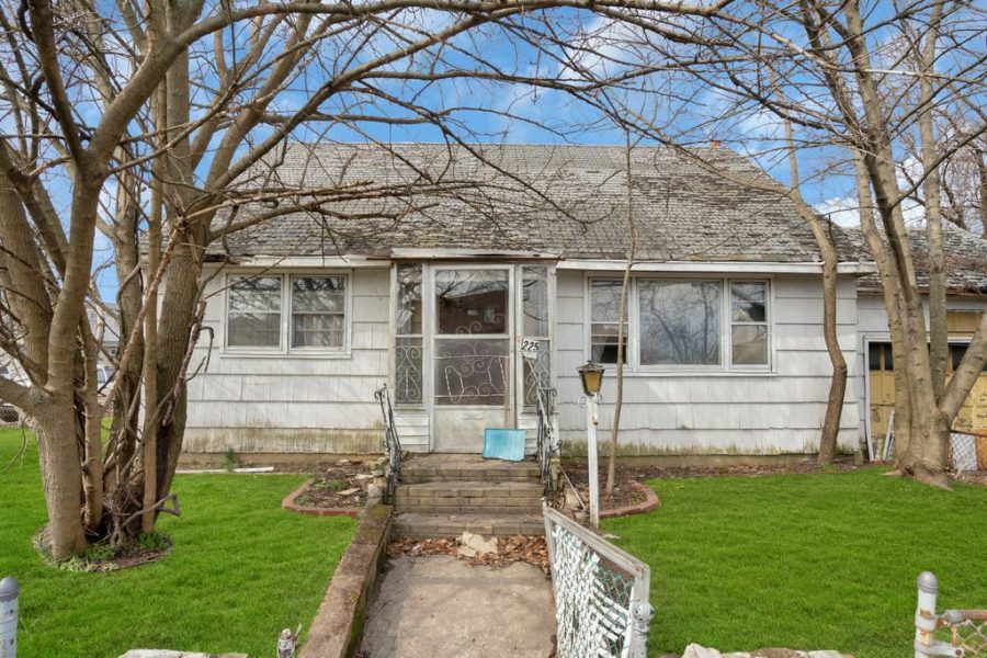 exterior of home for sale at maltz auctions in new york