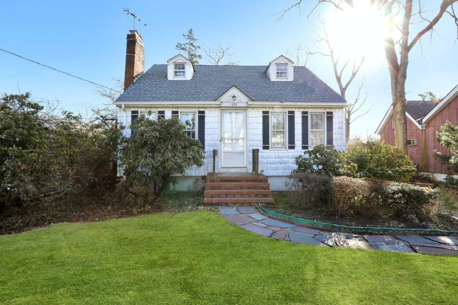 exterior of home for sale at maltz auctions in new york