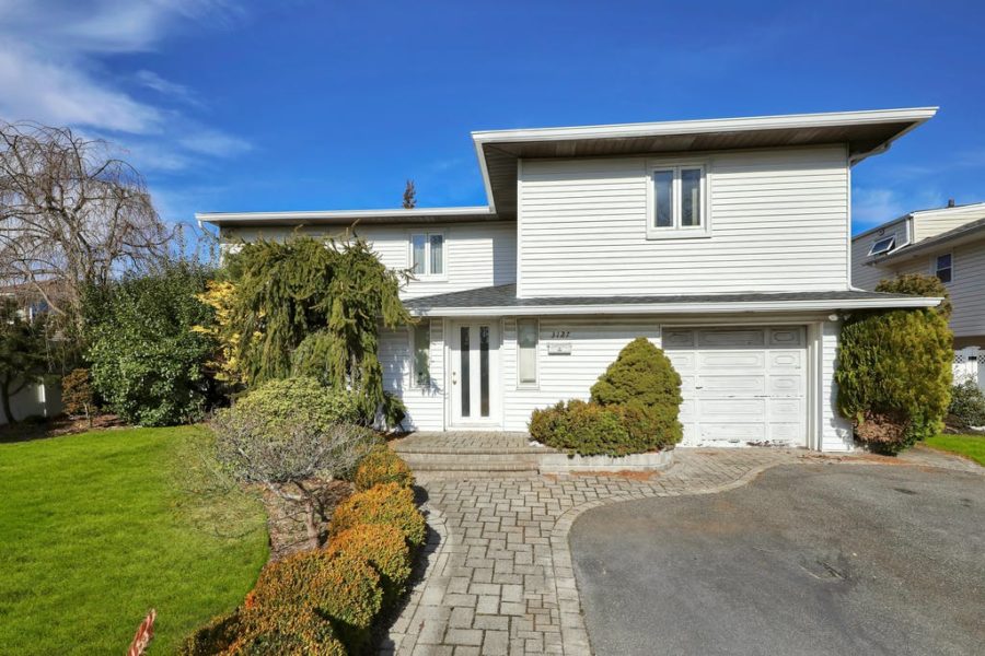 front exterior of home for sale at maltz auctions in new york