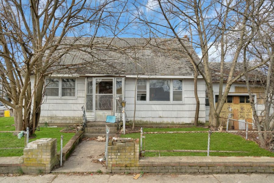 exterior of home for sale at maltz auctions in new york