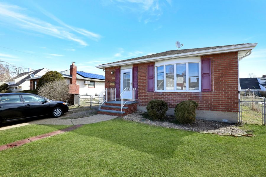 exterior of home for sale at maltz auctions in new york