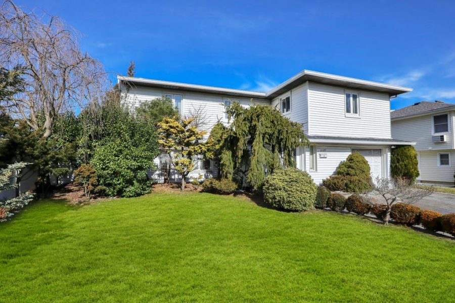 front exterior of home for sale at maltz auctions in new york