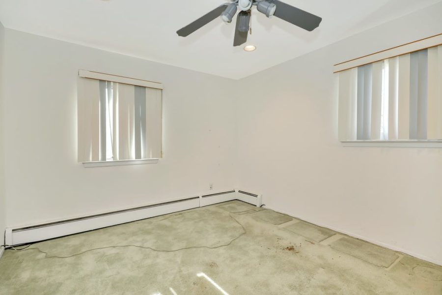 bedroom of home for sale at maltz auctions in new york