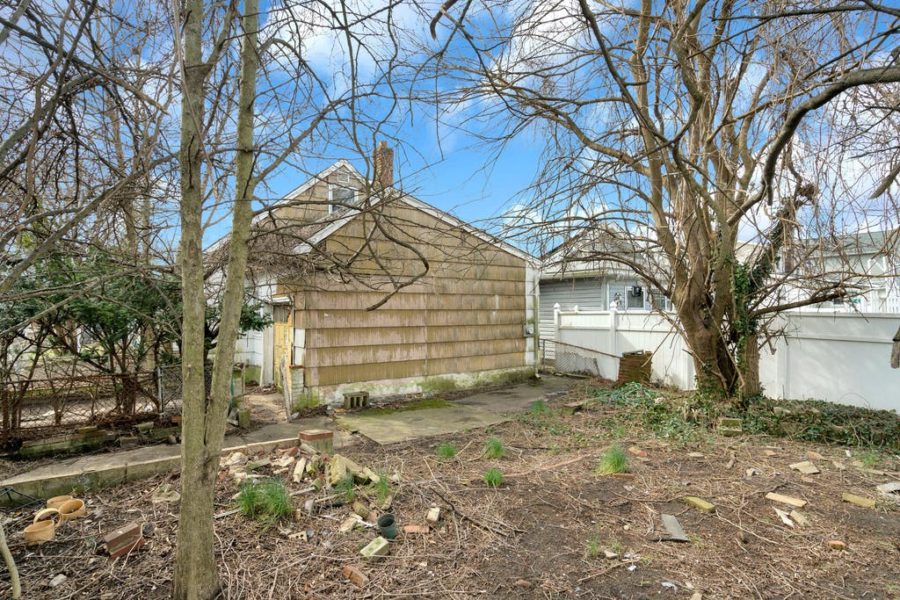 exterior of home for sale at maltz auctions in new york