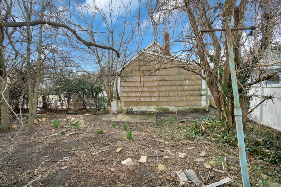 exterior of home for sale at maltz auctions in new york