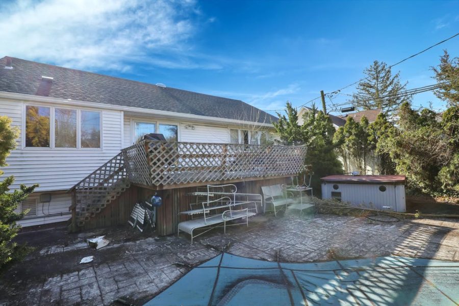 exterior of home for sale at maltz auctions in new york