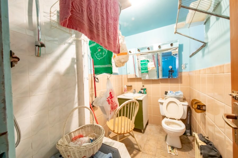 bathroom of duplex condo for sale at maltz auctions in new york