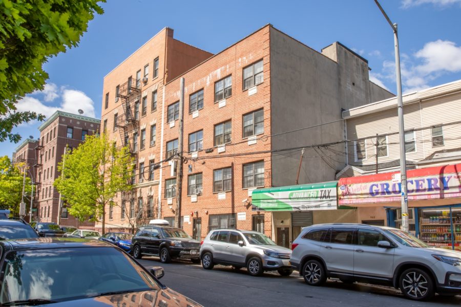 outside of 16 unit multifamily building for sale at maltz auctions