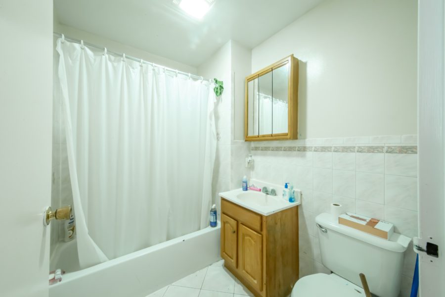 bathroom of 16 unit multifamily building for sale at maltz auctions