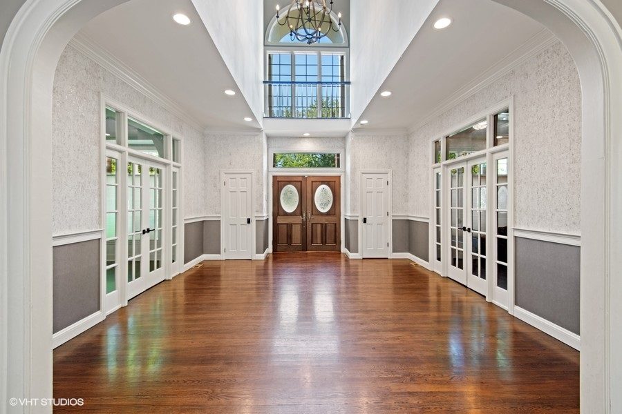 great room of 6 bedroom home on 2 acres of land for sale at auction