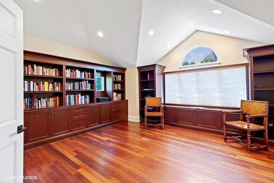 office area of 6 bedroom home on 2 acres of land for sale at auction