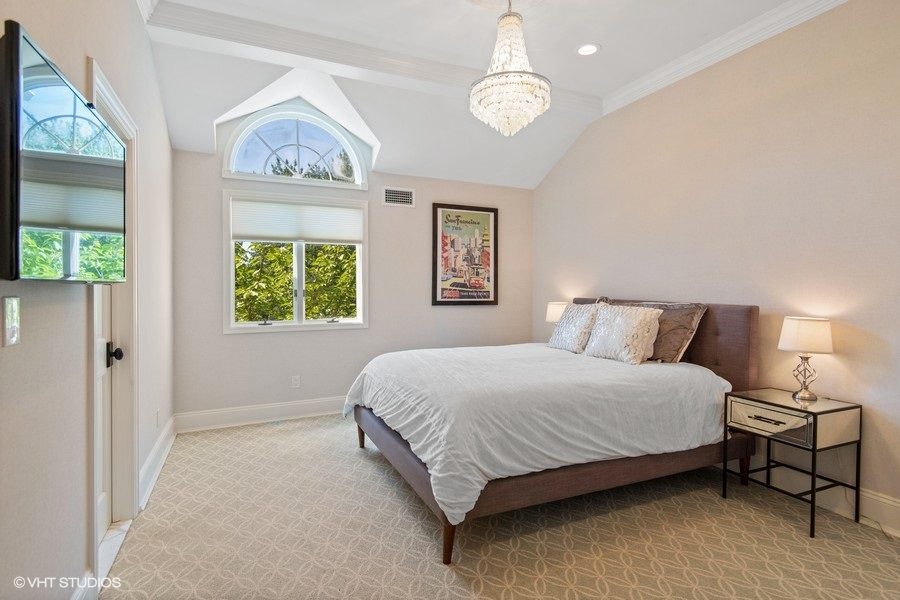 bedroom of 6 home on 2 acres of land for sale at maltz auctions