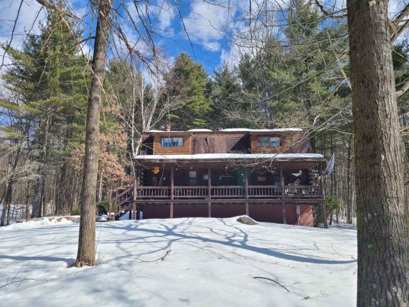 outside of 3 bedroom vacation home in new york city