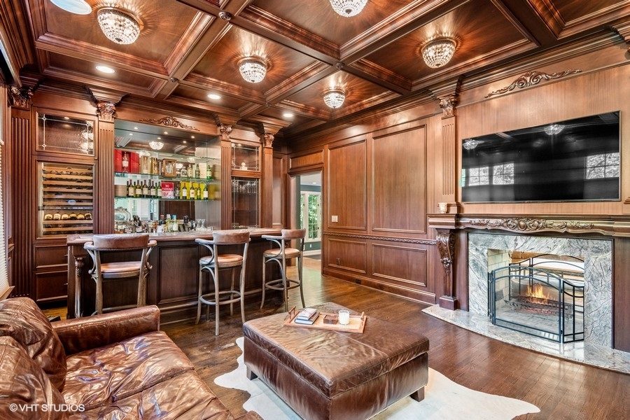 bar area of 6 bedroom home on 2 acres of land for sale at auction