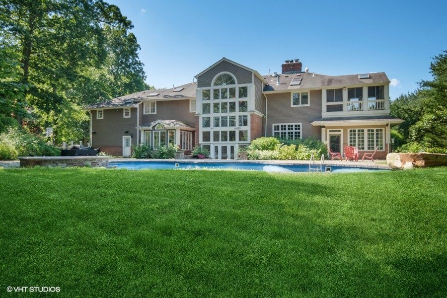 backside of 6 bedroom home on 2 acres for sale at maltz auctions