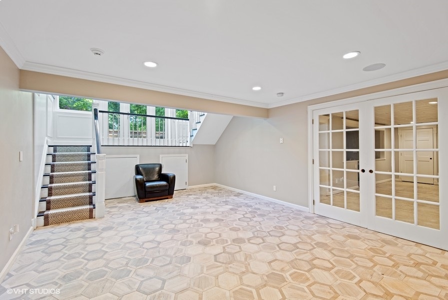 downstairs of 6 bedroom home on 2 acres of land for sale at auction