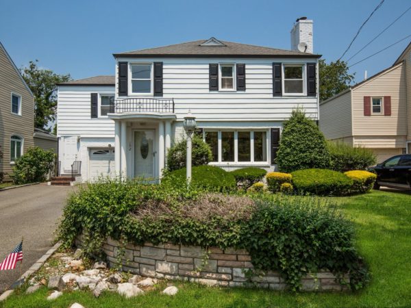 outside of front of 4 bedroom home for sale at maltz auctions