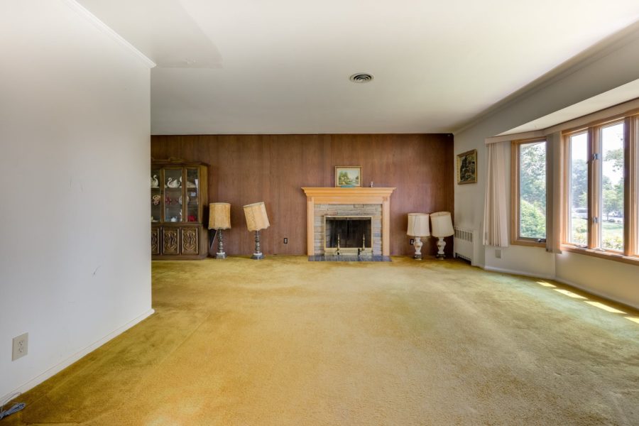 living area and fireplace mantel in 3 bedroom home for sale at maltz auctions