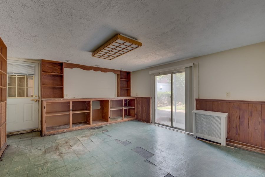 living area in 3 bedroom home for sale at maltz auctions