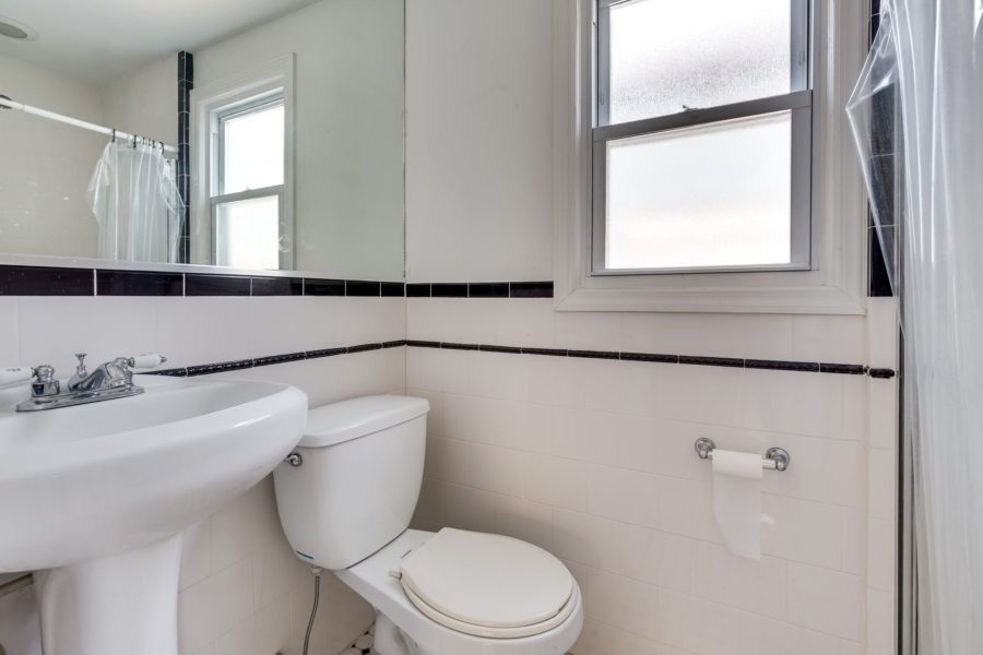bathroom space of 4 bedroom home for sale at maltz auctions