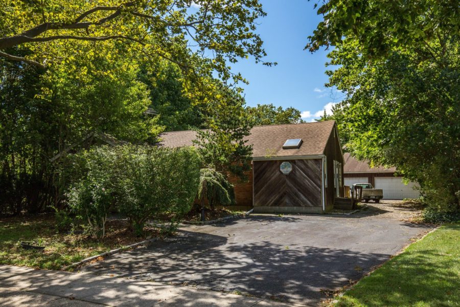 front of home for sale at Maltz Auctions