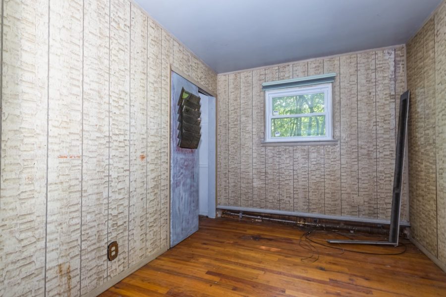 room of house up for sale at Maltz Auctions