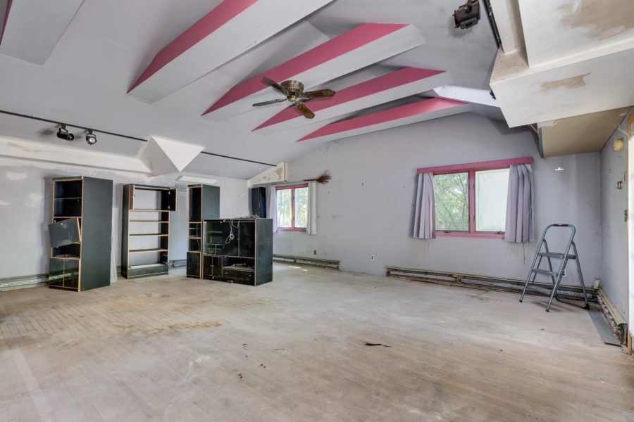 living area of home up for sale at Maltz Auctions