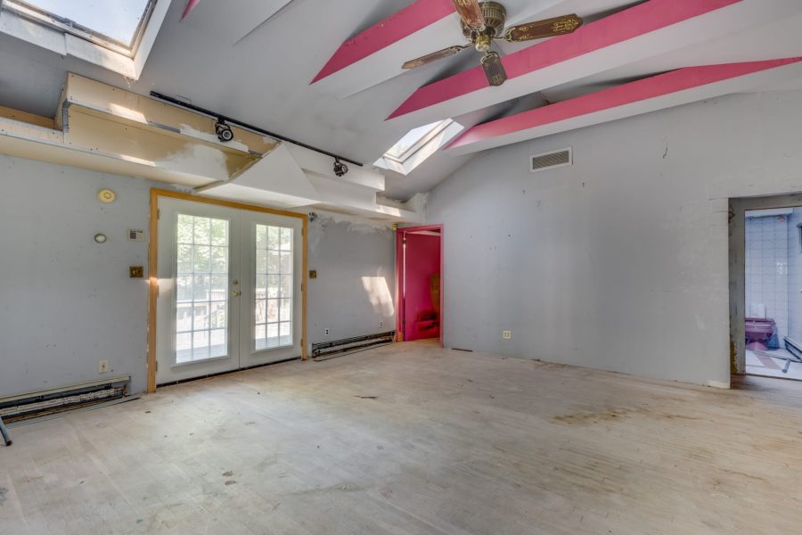 living area of home up for sale at Maltz Auctions