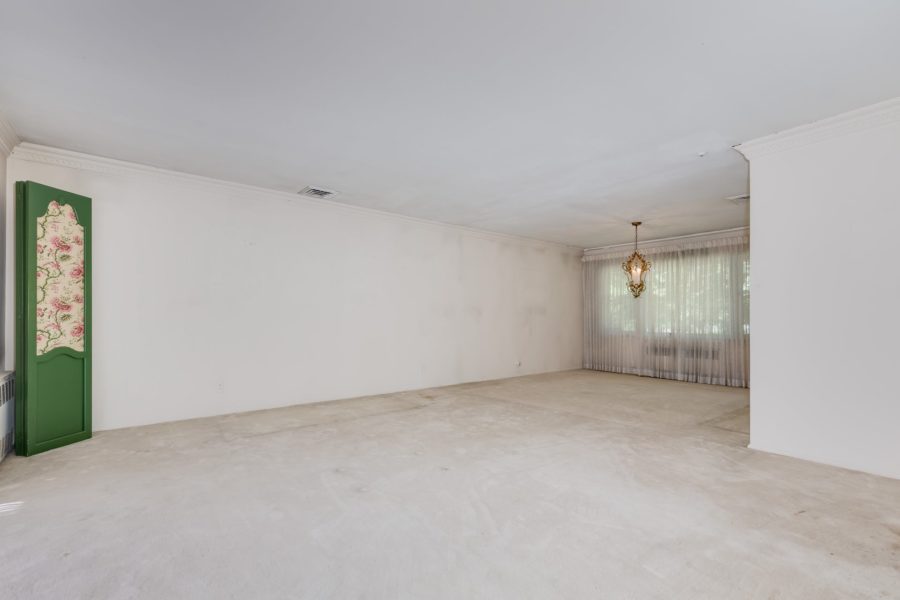 living area of house up for auction at Maltz Auctions