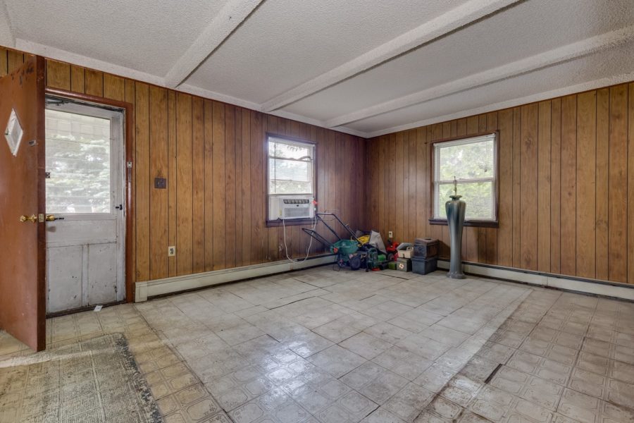 living area of home for sale at Maltz Auctions