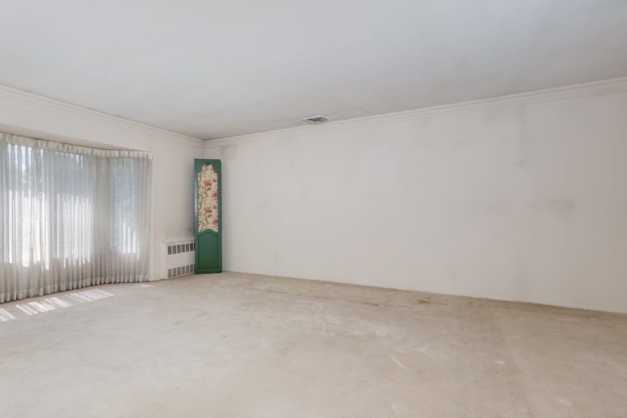 living room of house for sale at Maltz Auctions in New York