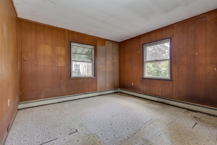 inside of room for sale at Maltz Auctions