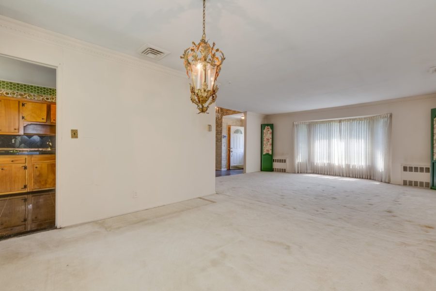 living area of property for sale at Maltz Auctions in New York